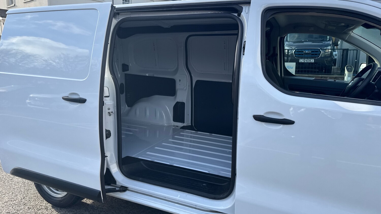 Used Vauxhall Vivaro 2023 for sale - 76594530: Photo 5