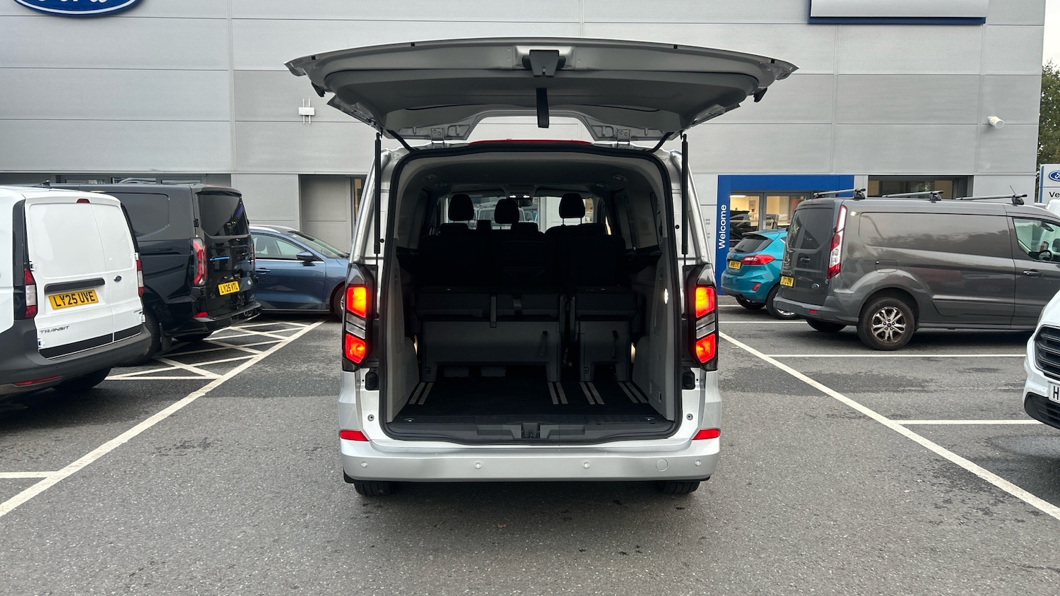 Used Ford Tourneo Custom 2024 for sale - 76277085: Photo 3
