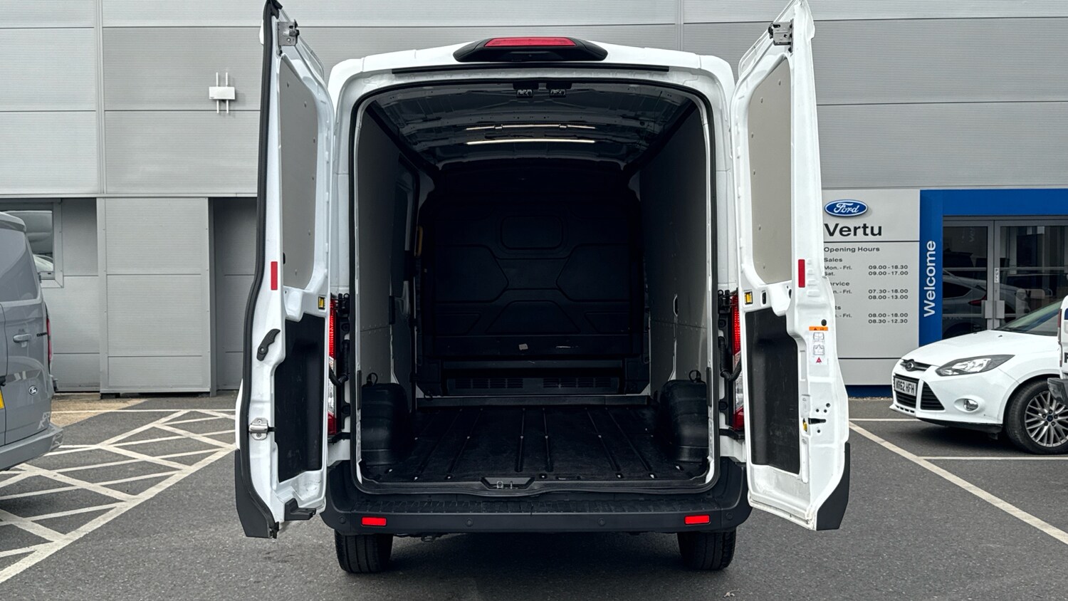 Used Ford Transit 2024 for sale - 76161860: Photo 3