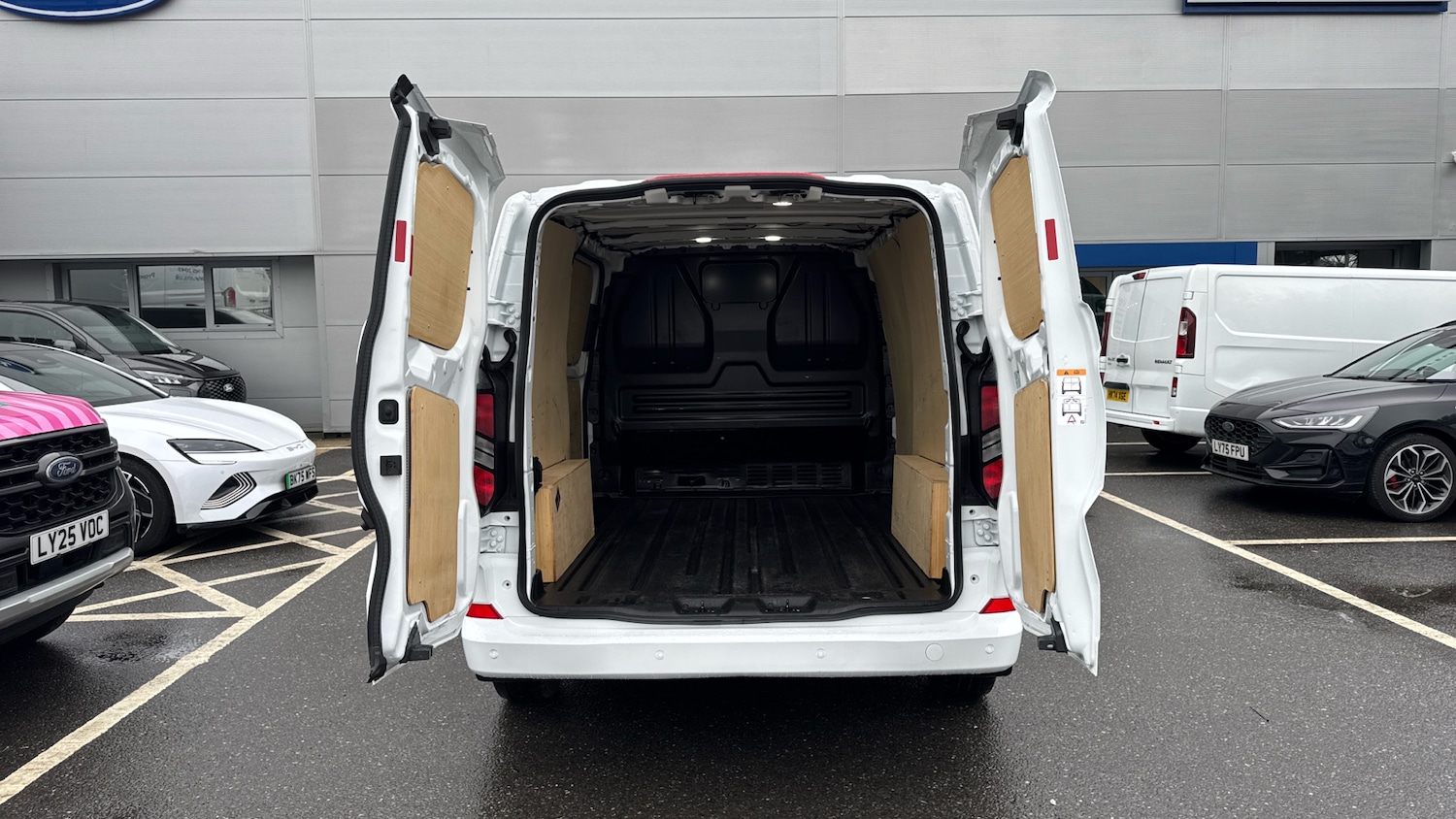 Used Ford Transit Custom 2024 for sale - 77543505: Photo 3