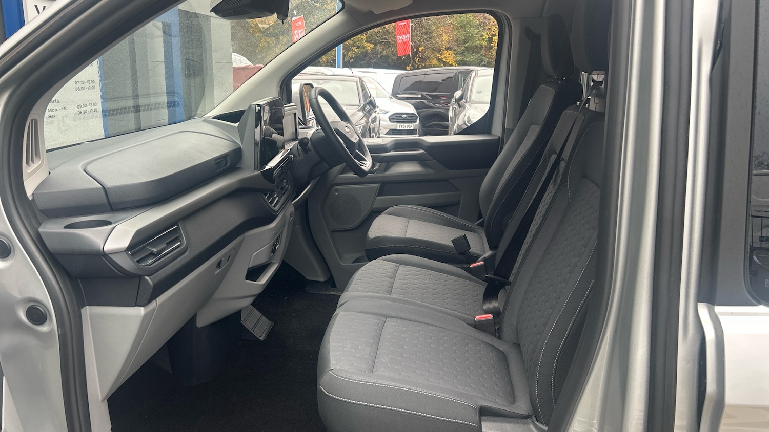 Used Ford Tourneo Custom 2024 for sale - 76517535: Photo 13