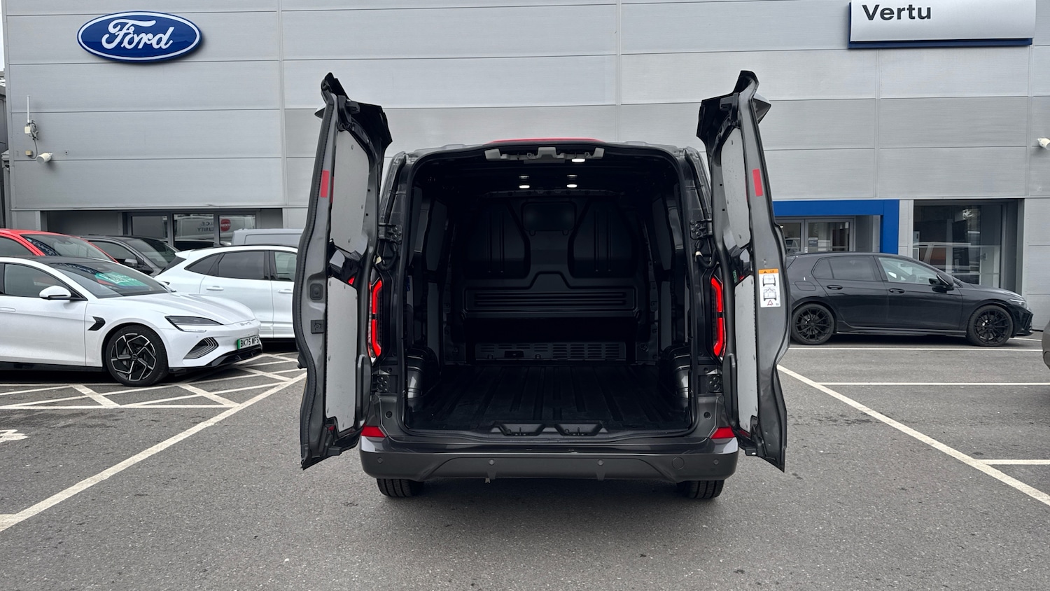 Used Ford Transit Custom 2024 for sale - 77601919: Photo 3