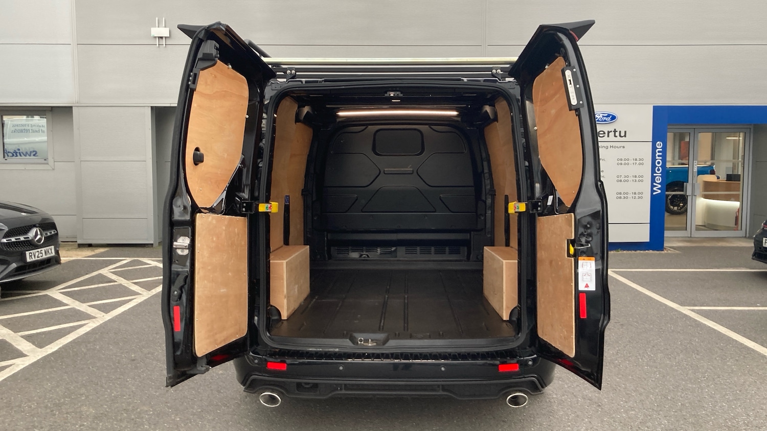 Used Ford Transit Custom 2023 for sale - 76507229: Photo 3