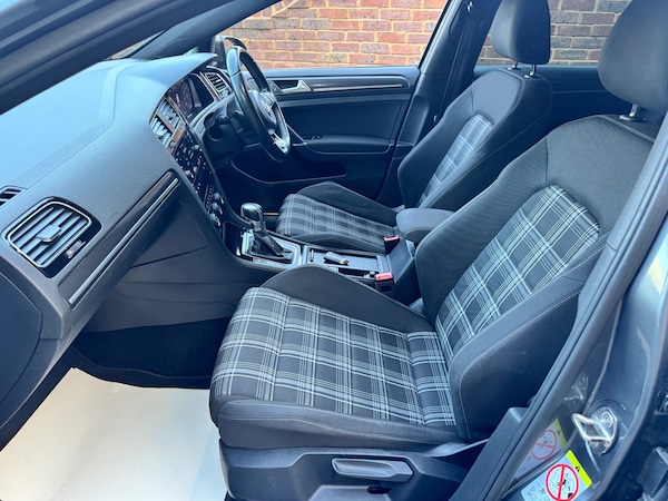 Used Volkswagen Golf 2019 for sale - 75988021: Photo 9