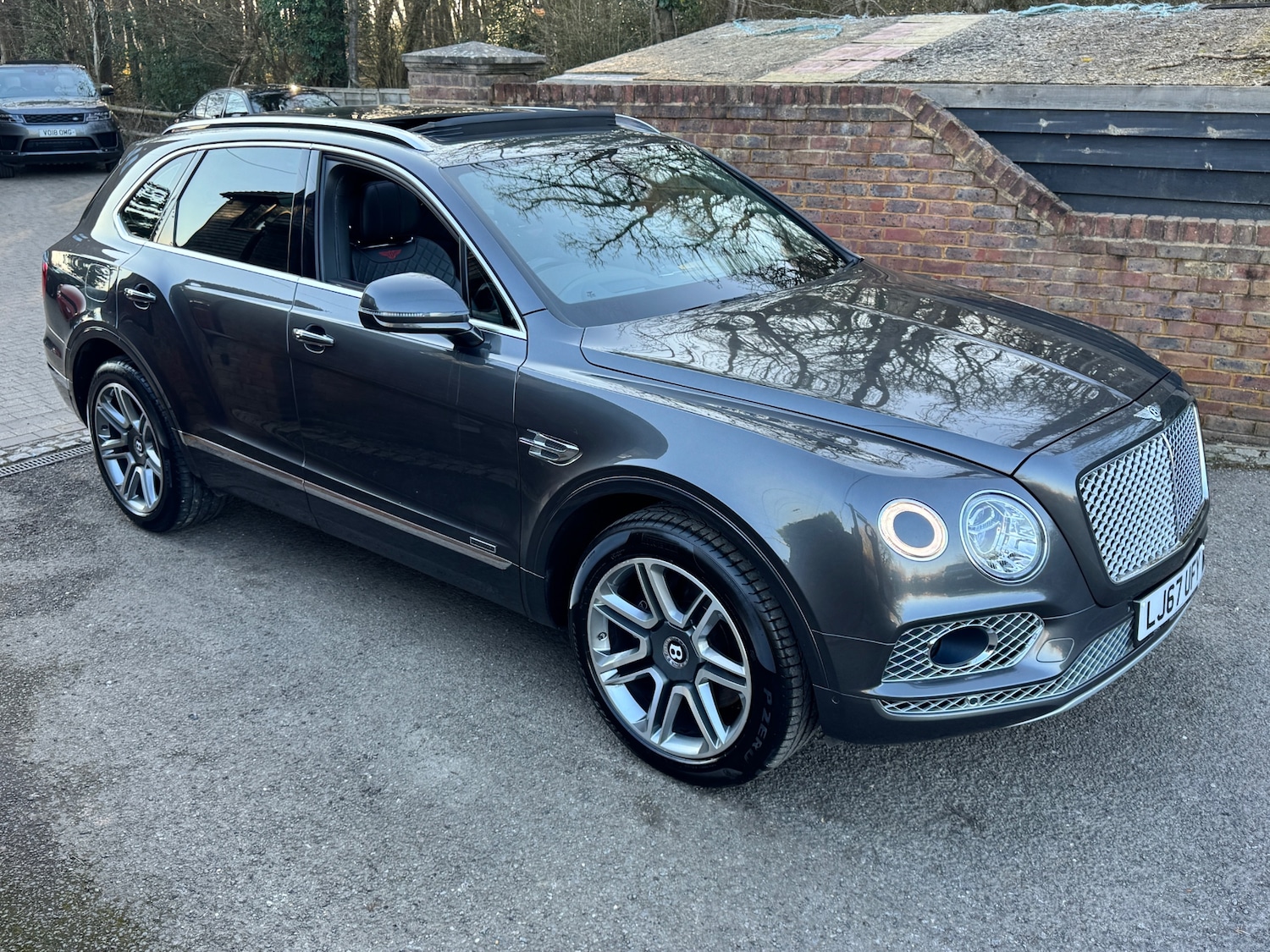 Used Bentley Bentayga 2017 for sale - 77746729: Photo 2