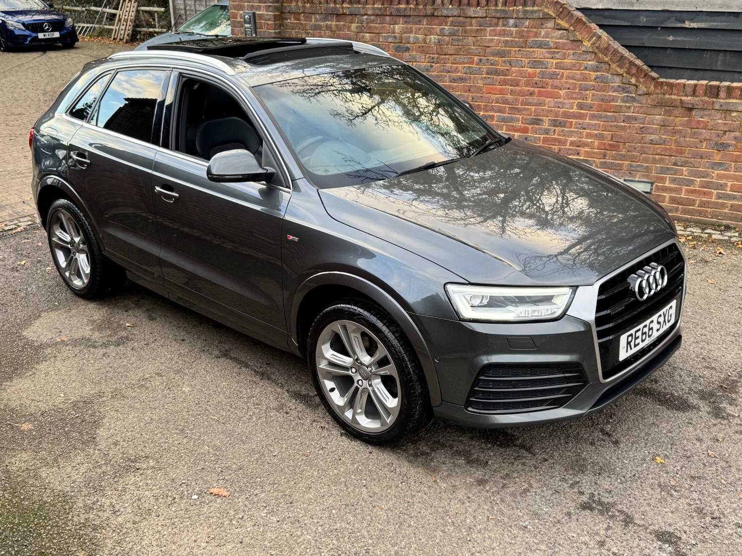 Used Audi Q3 2016 for sale - 76630356: Photo 2
