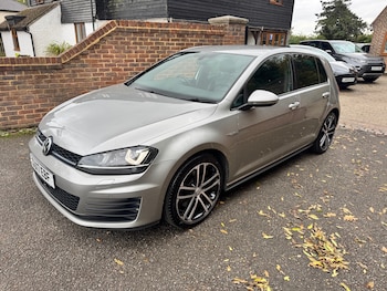 Used Volkswagen Golf 2017 for sale - 76209166: Photo 2