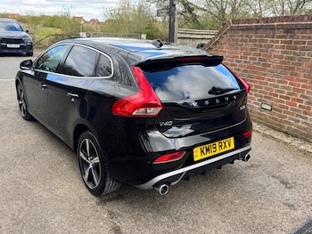 Used Volvo V40 2019 for sale - 78095502: Photo