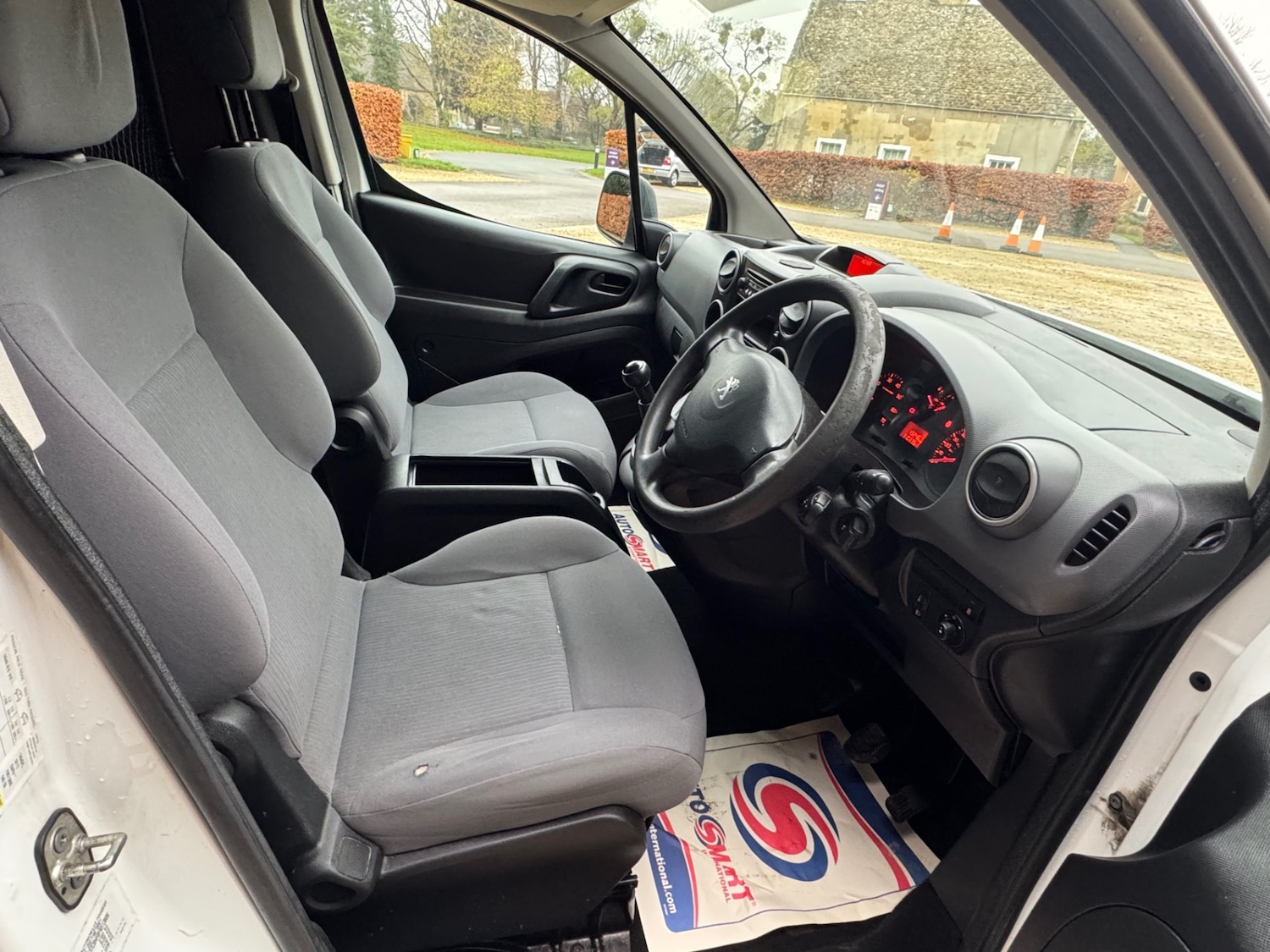 Used Peugeot Partner 2015 for sale - 76649449: Photo 10