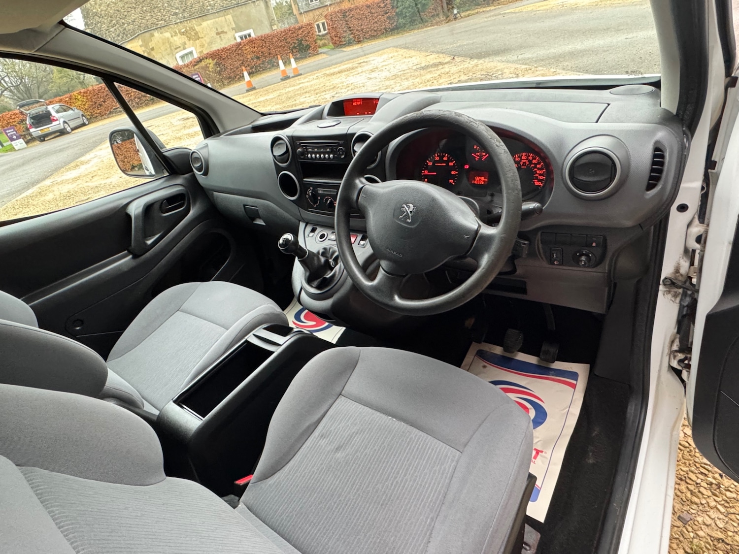 Used Peugeot Partner 2015 for sale - 76649449: Photo 12