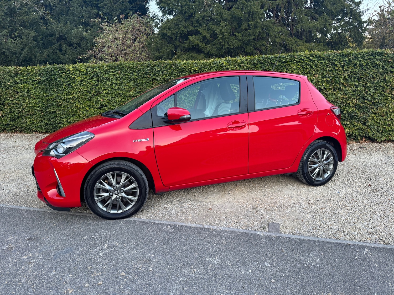 Used Toyota Yaris 2017 for sale - 76120502: Photo 2