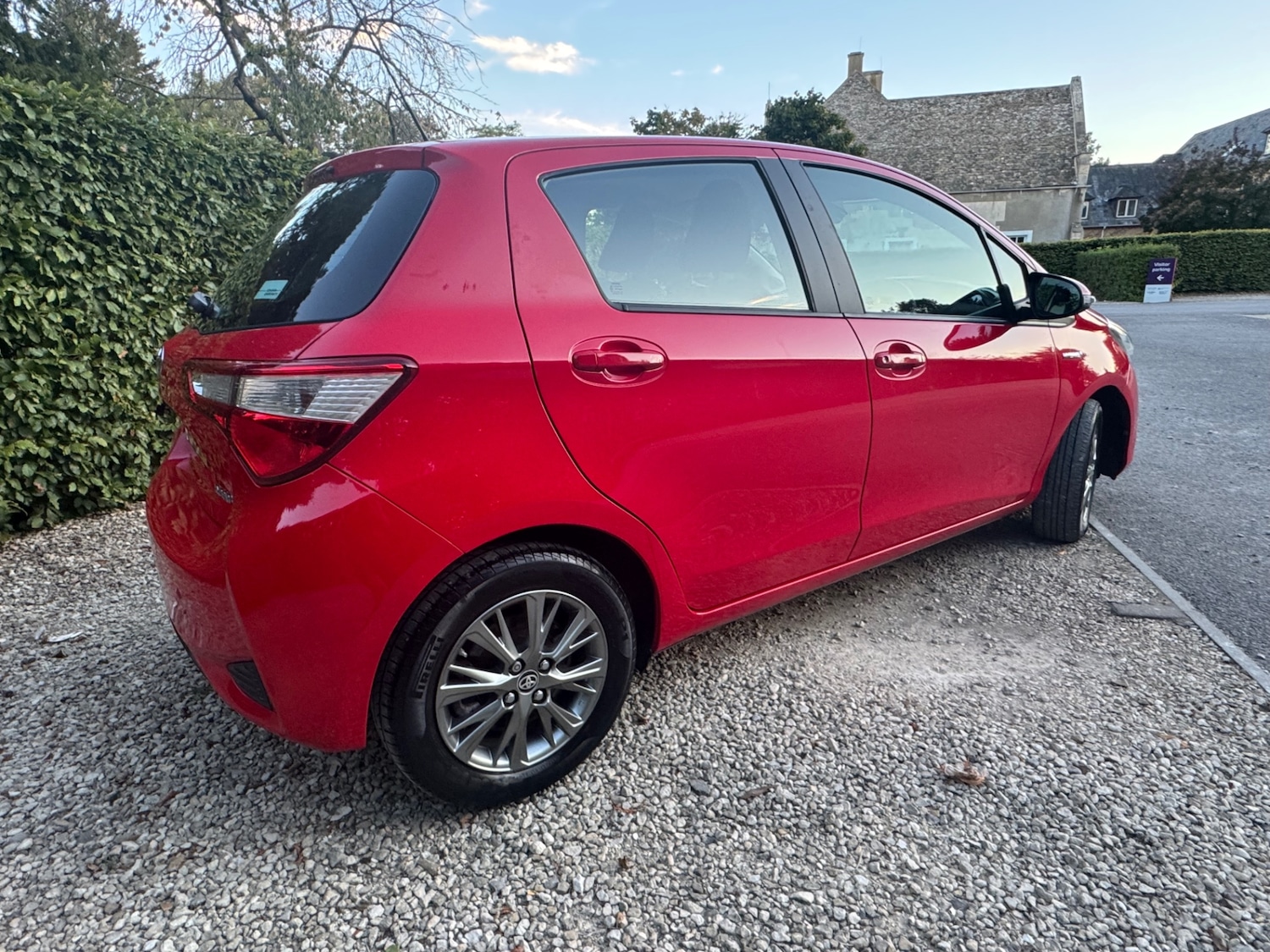 Used Toyota Yaris 2017 for sale - 76120502: Photo 8