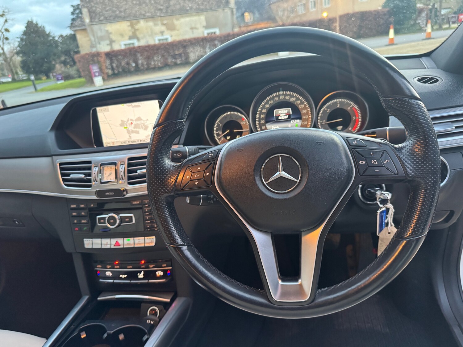 Used Mercedes-Benz E Class 2013 for sale - 78085067: Photo 17