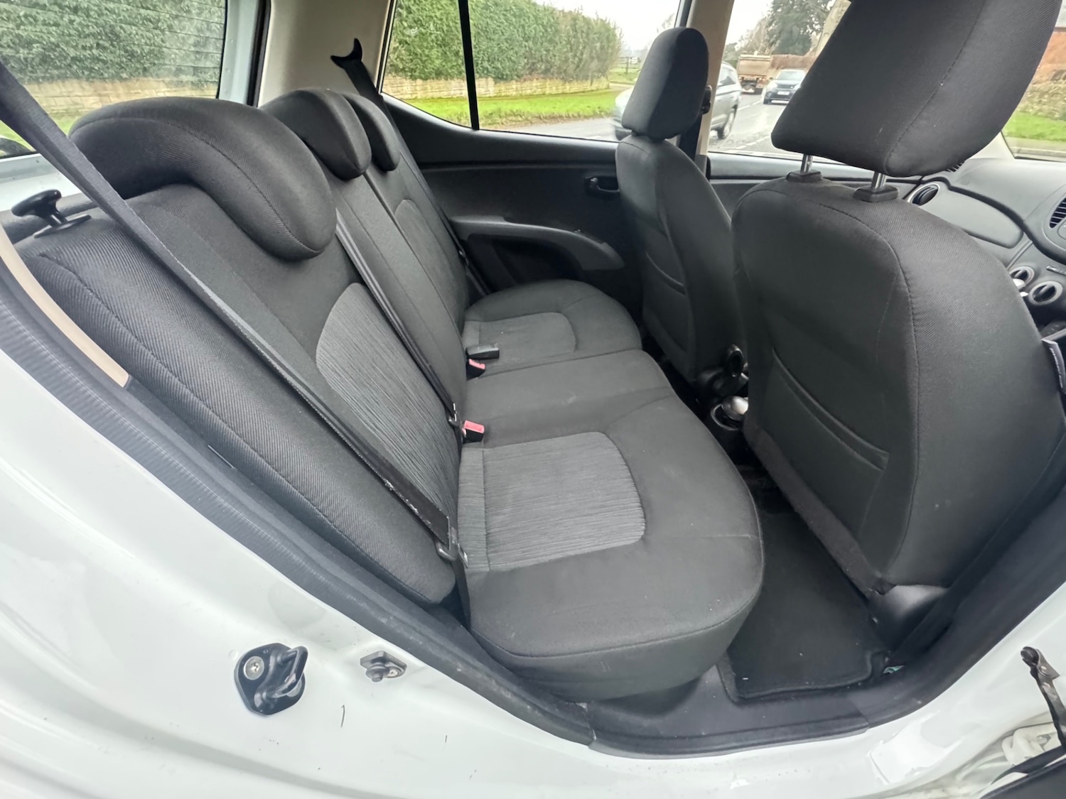 Used Hyundai i10 2011 for sale - 77610135: Photo 12