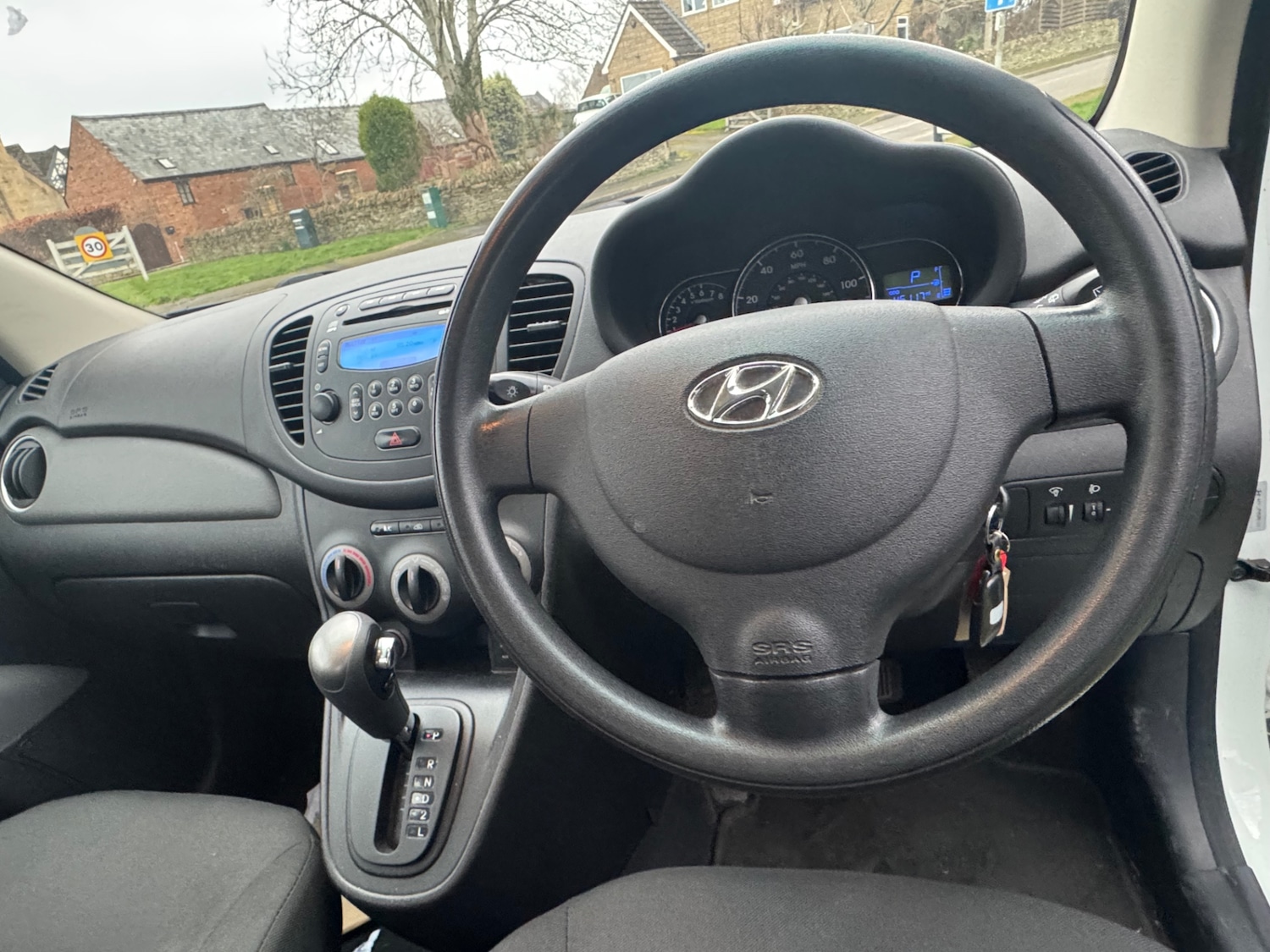 Used Hyundai i10 2011 for sale - 77610135: Photo 14