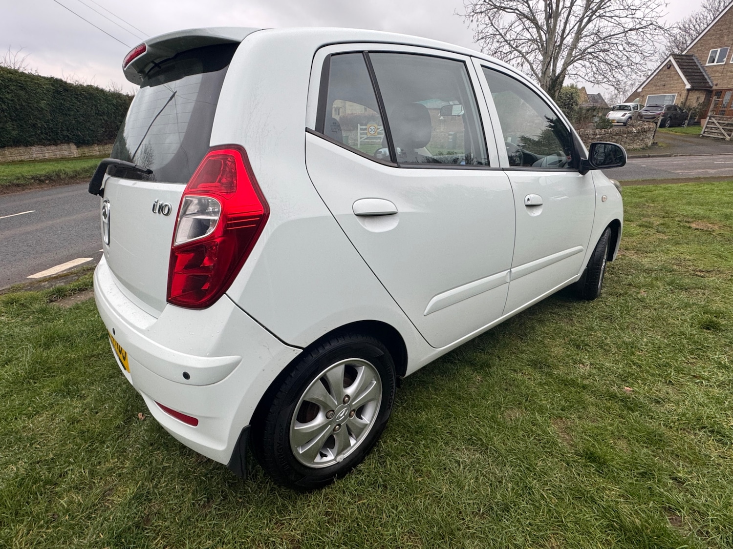 Used Hyundai i10 2011 for sale - 77610135: Photo 8