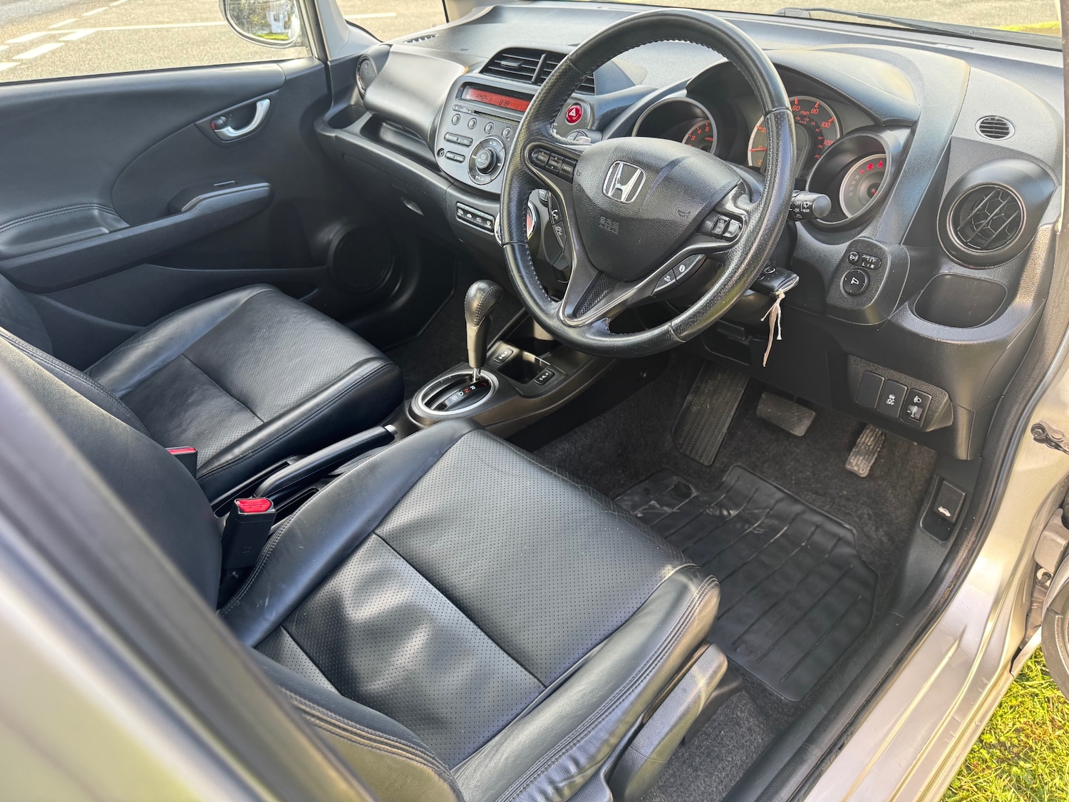 Used Honda Jazz 2011 for sale - 77264752: Photo 15