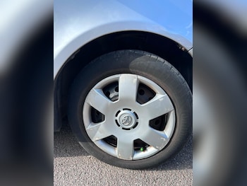 Used Toyota Yaris 2004 for sale - 79107442: Photo