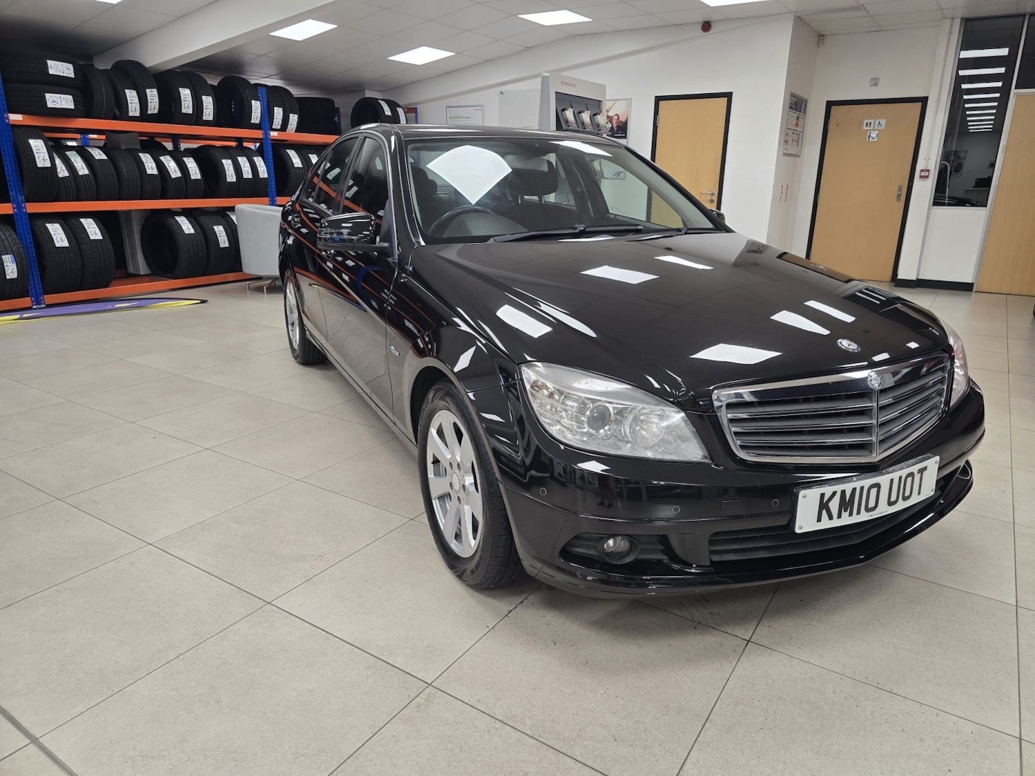 Used Mercedes-Benz C Class 2010 for sale - 76637474: Photo 1