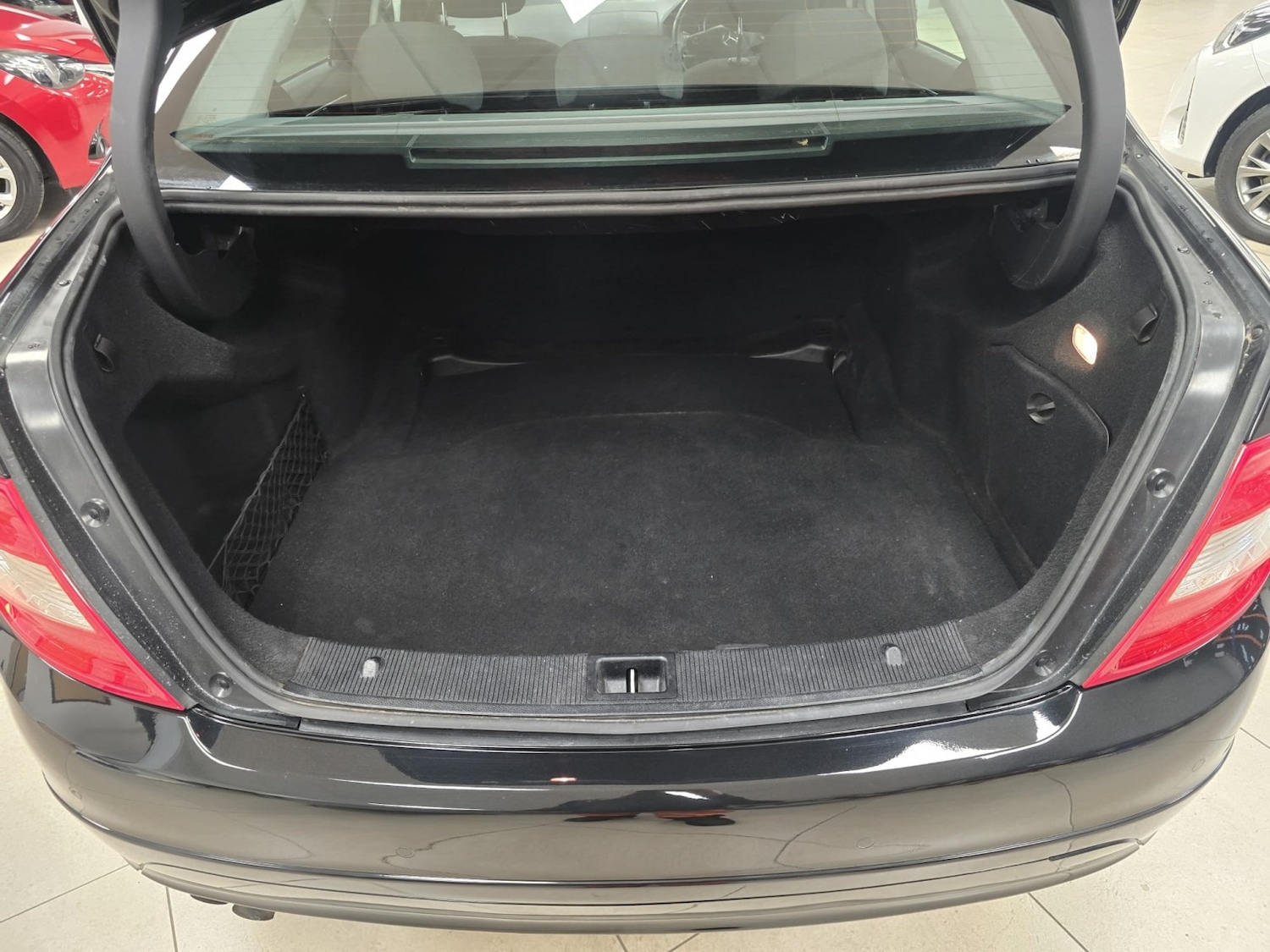 Used Mercedes-Benz C Class 2010 for sale - 76637474: Photo 11