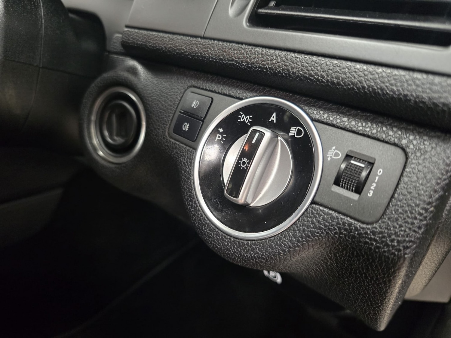 Used Mercedes-Benz C Class 2010 for sale - 76637474: Photo 18