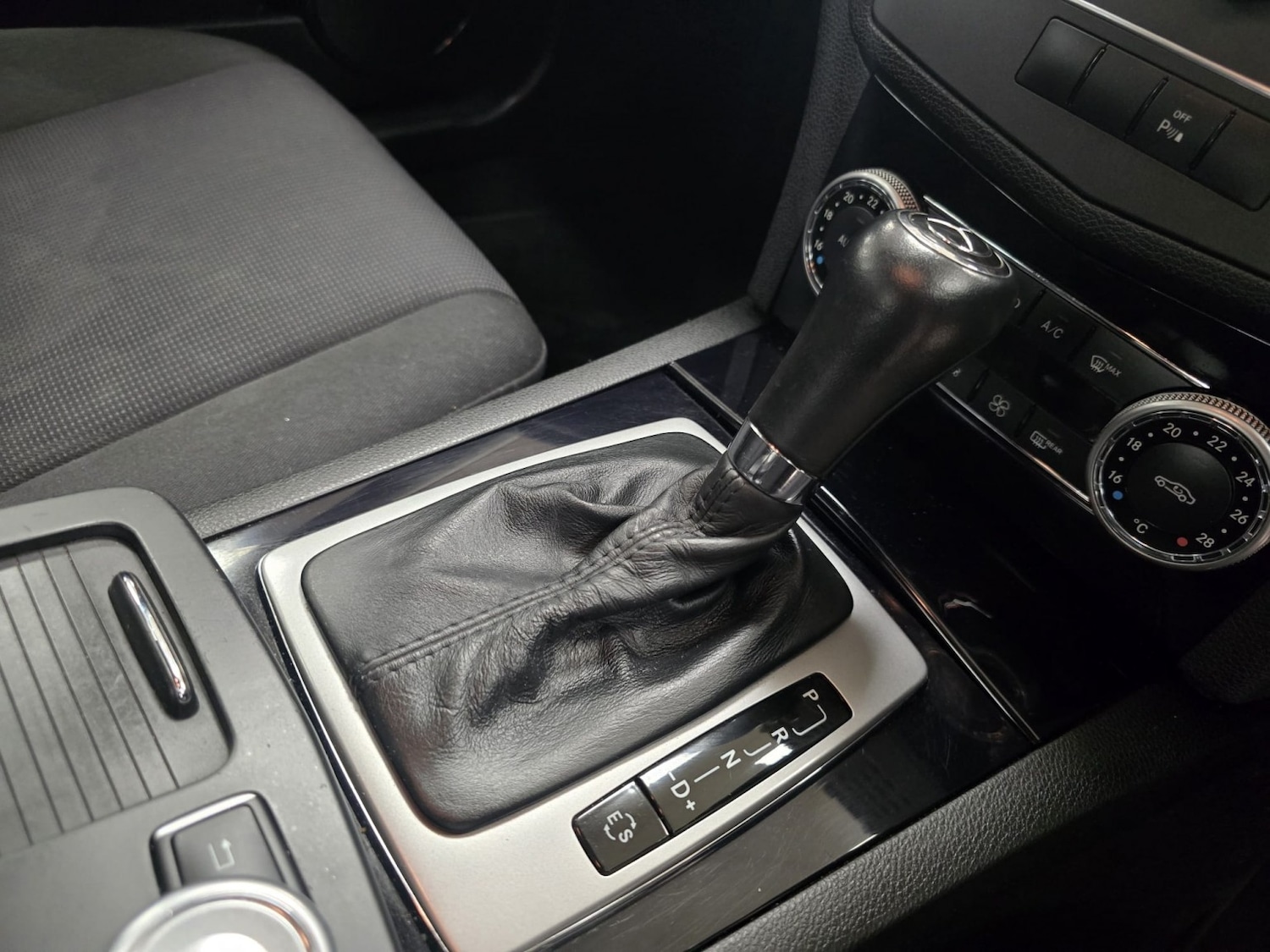 Used Mercedes-Benz C Class 2010 for sale - 76637474: Photo 19