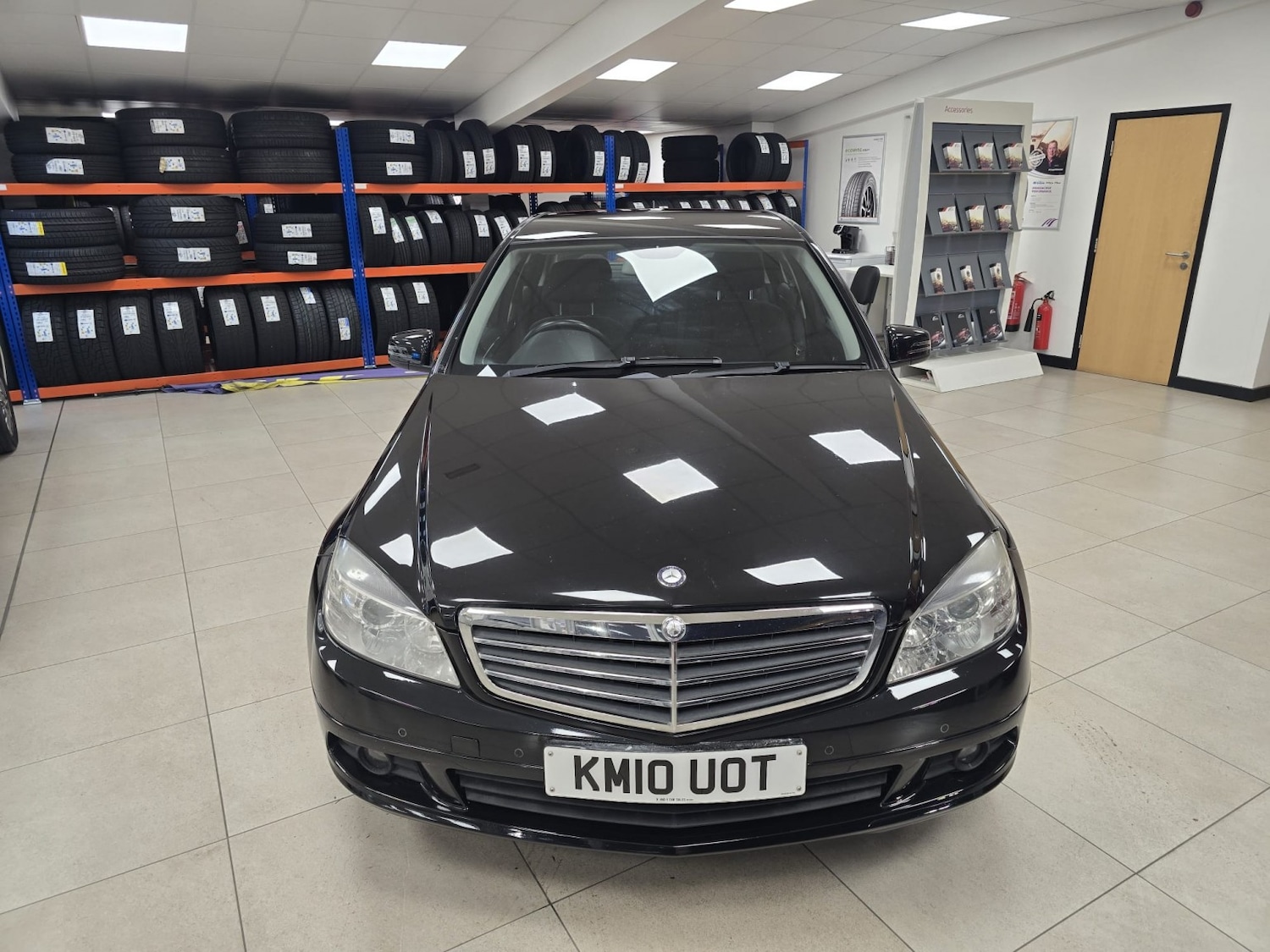 Used Mercedes-Benz C Class 2010 for sale - 76637474: Photo 2