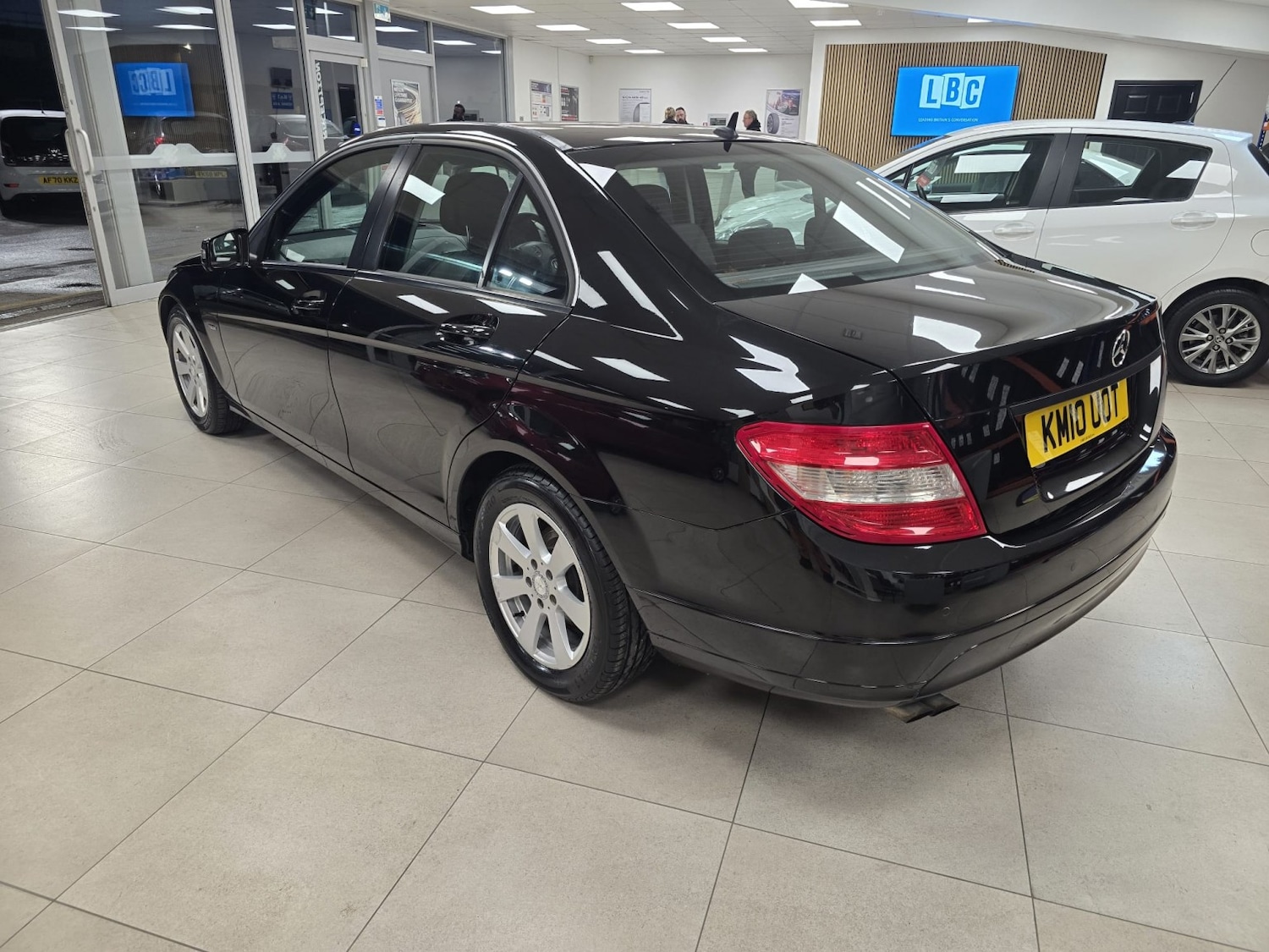 Used Mercedes-Benz C Class 2010 for sale - 76637474: Photo 4