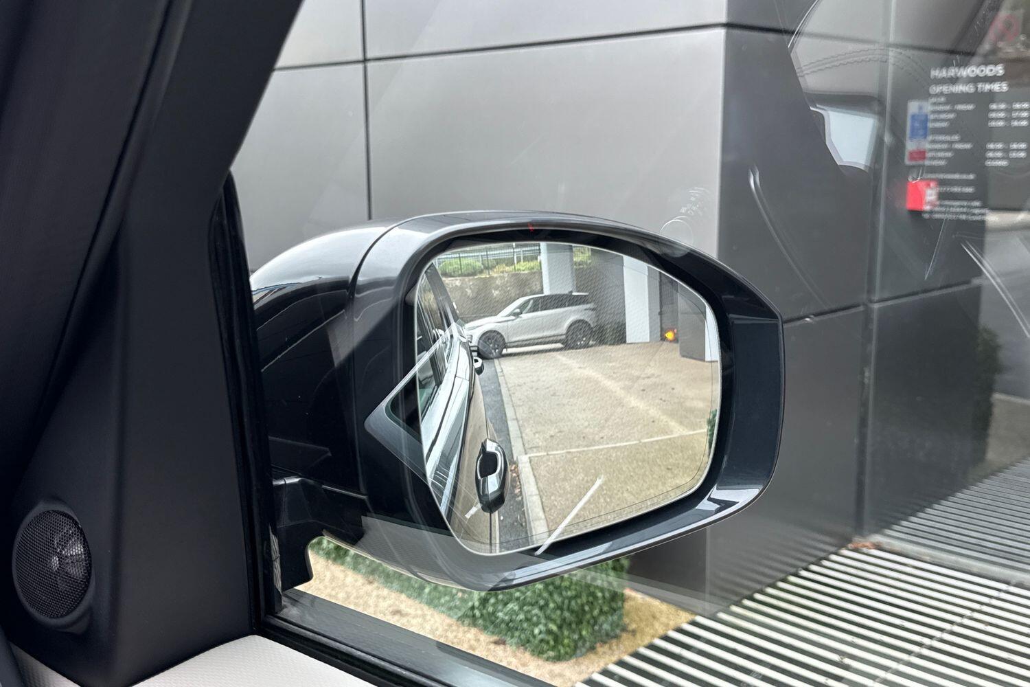 Used Land Rover Discovery 2023 for sale - 76528079: Photo 14