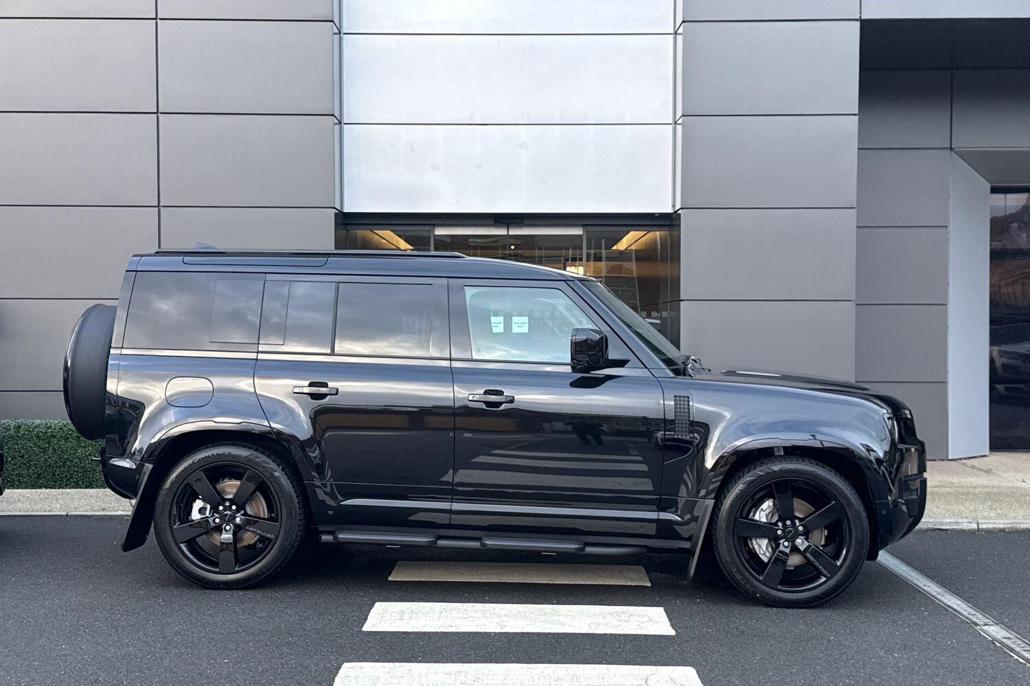 Used Land Rover Defender 110 2025 for sale - 76899161: Photo 2