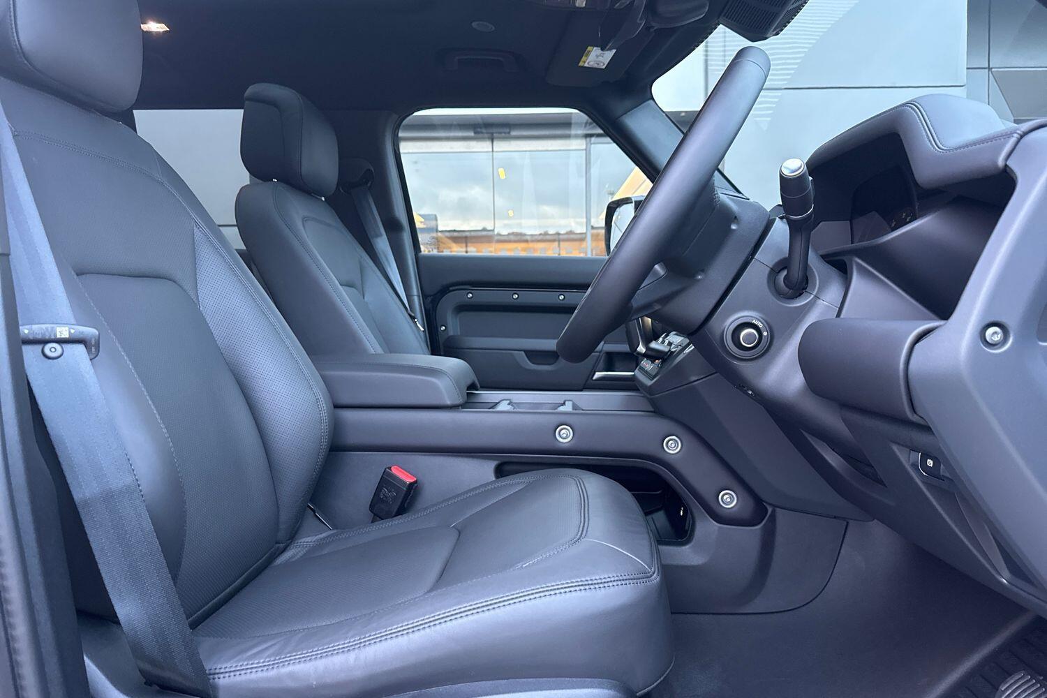 Used Land Rover Defender 110 2025 for sale - 76899161: Photo 22