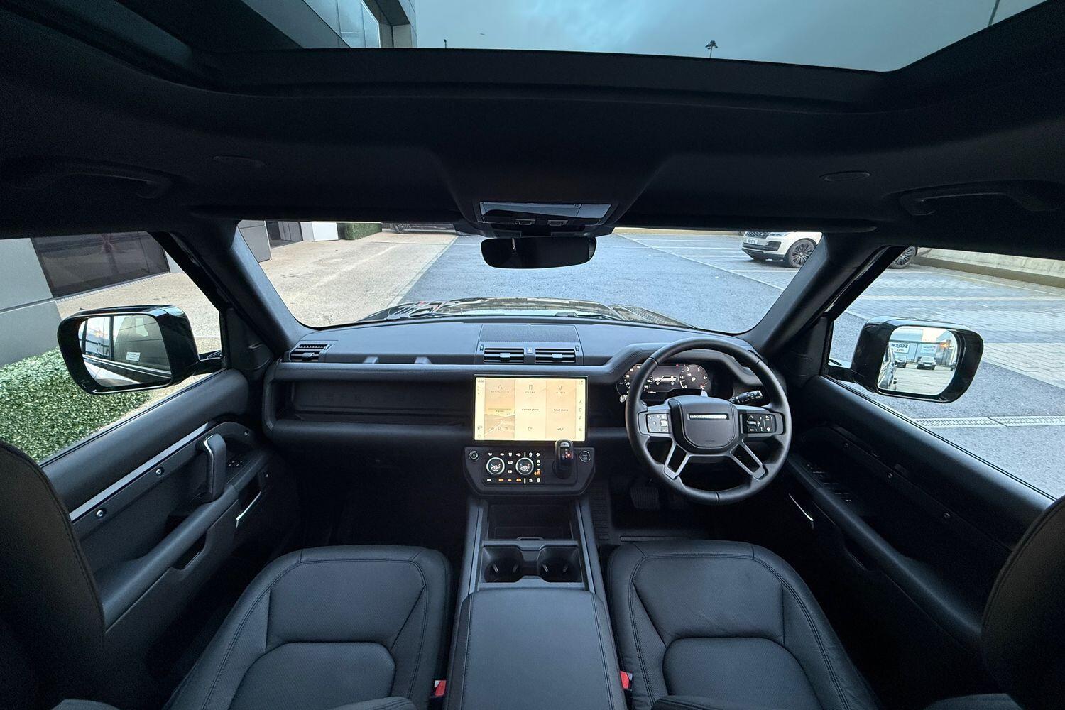 Used Land Rover Defender 110 2025 for sale - 76899161: Photo 3