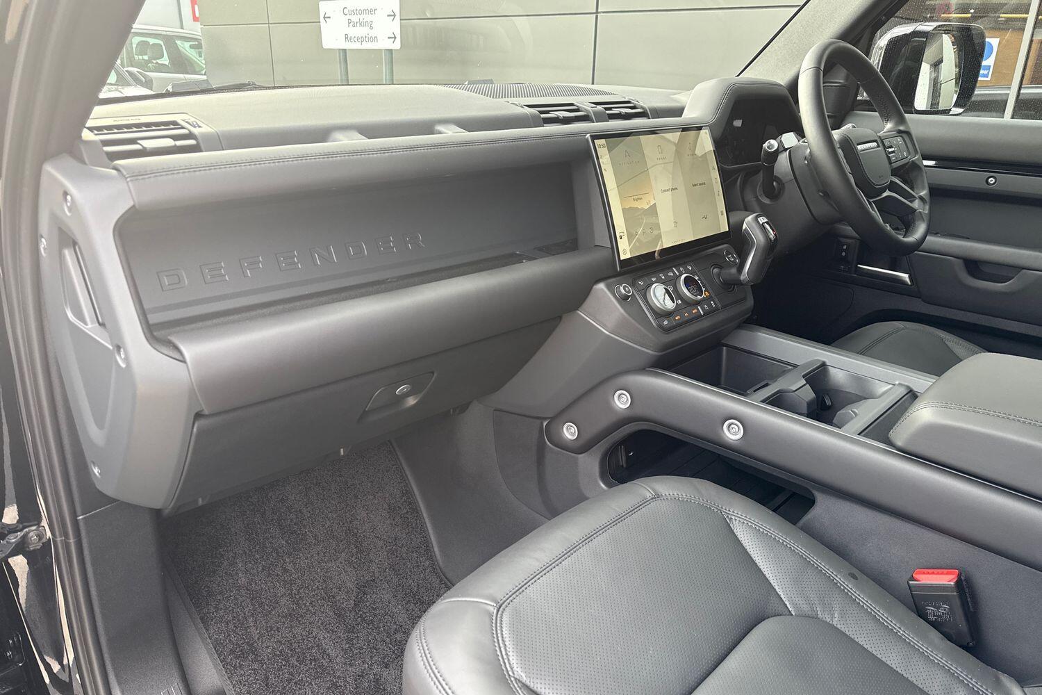 Used Land Rover Defender 110 2025 for sale - 76899161: Photo 44