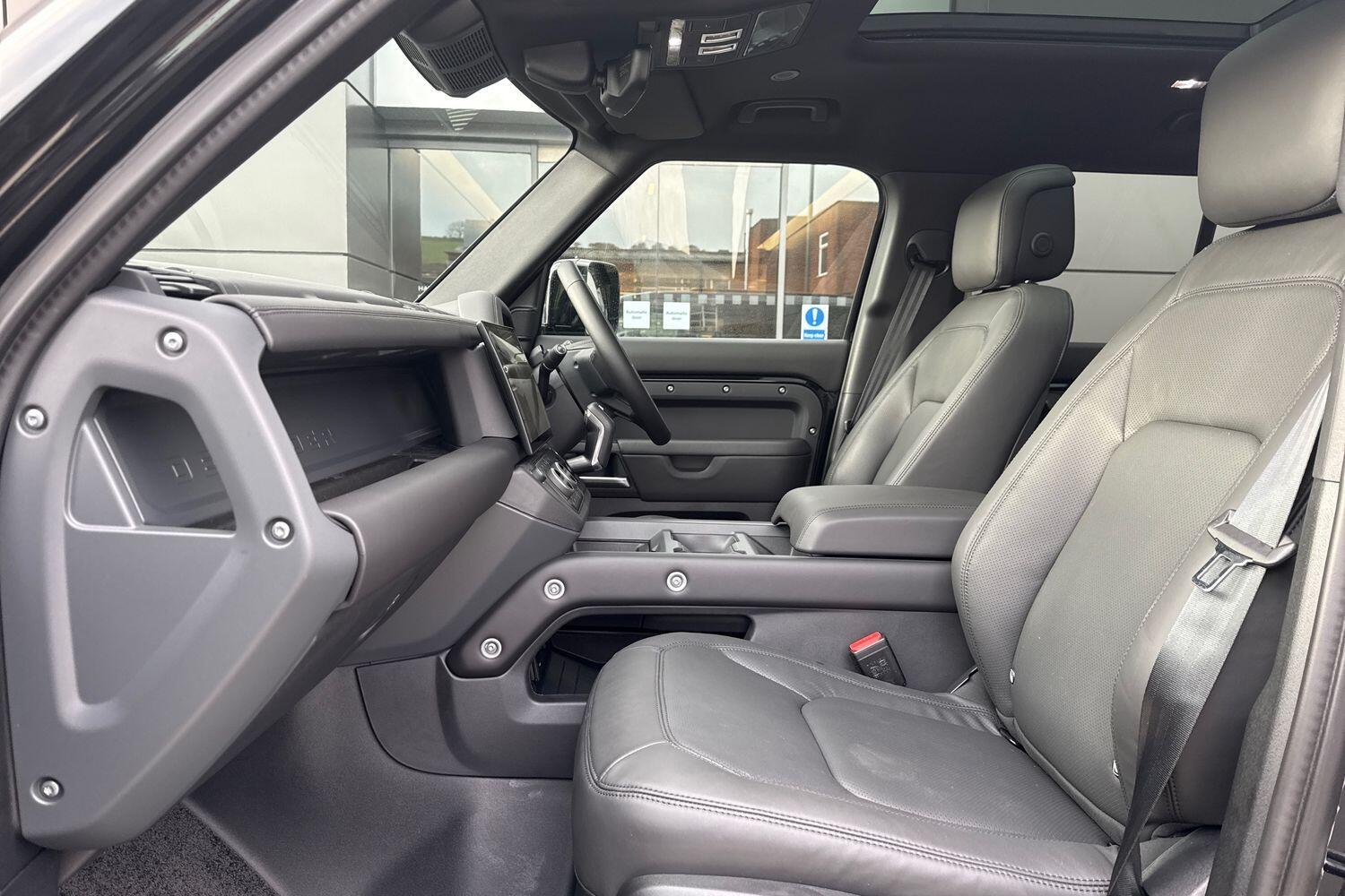 Used Land Rover Defender 110 2025 for sale - 76899161: Photo 45