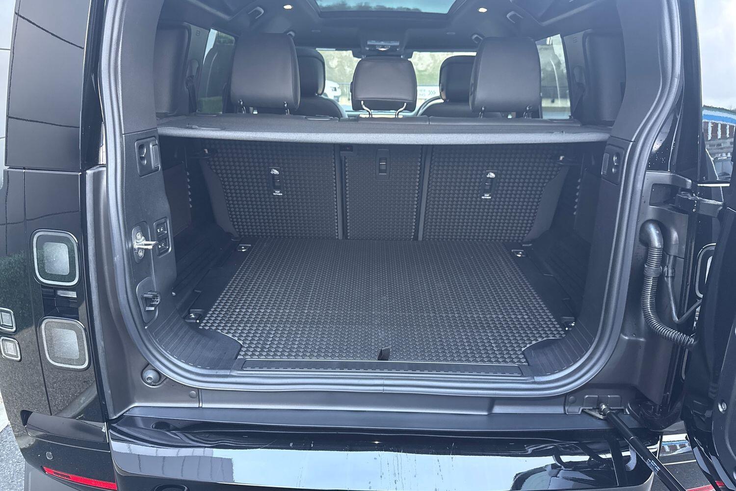 Used Land Rover Defender 110 2025 for sale - 76899161: Photo 64