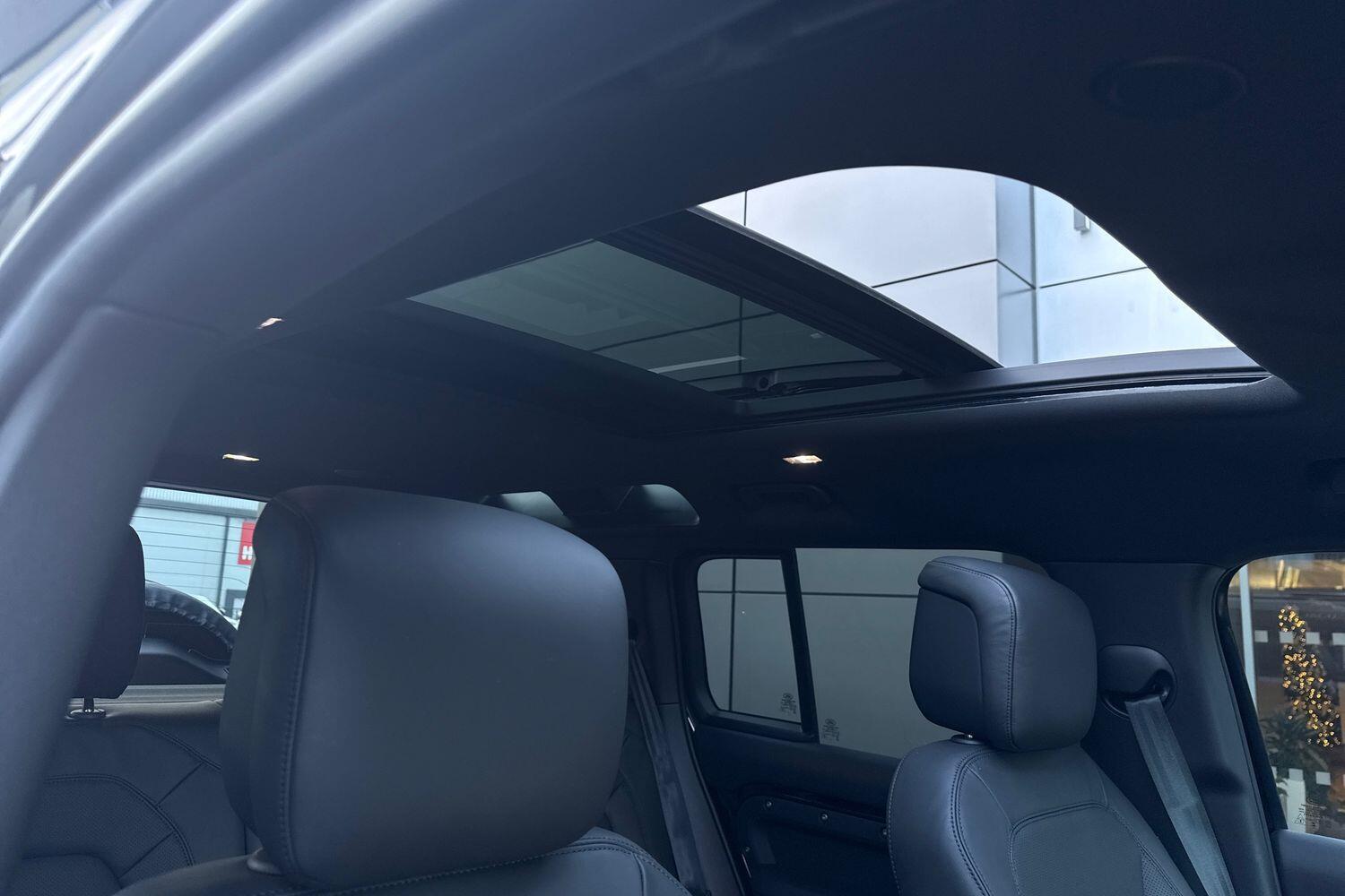 Used Land Rover Defender 110 2025 for sale - 76899161: Photo 9