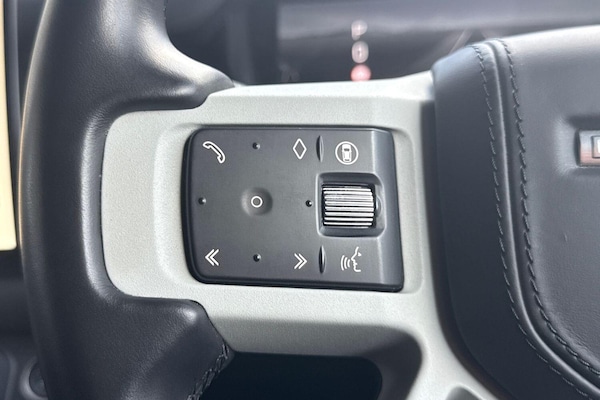 Used Land Rover Defender 110 2023 for sale - 75707698: Photo 35