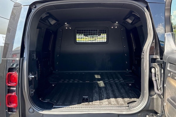 Used Land Rover Defender 110 2023 for sale - 75707698: Photo 44