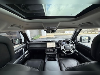 Used Land Rover Defender 110 2023 for sale - 75810176: Photo