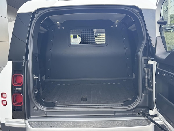 Used Land Rover Defender 2021 for sale - 76227942: Photo 30
