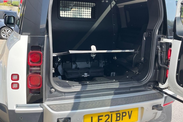 Used Land Rover Defender 2021 for sale - 76227942: Photo 31