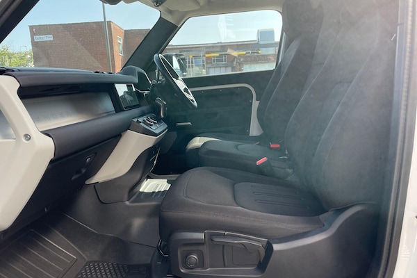 Used Land Rover Defender 2021 for sale - 76227942: Photo 36