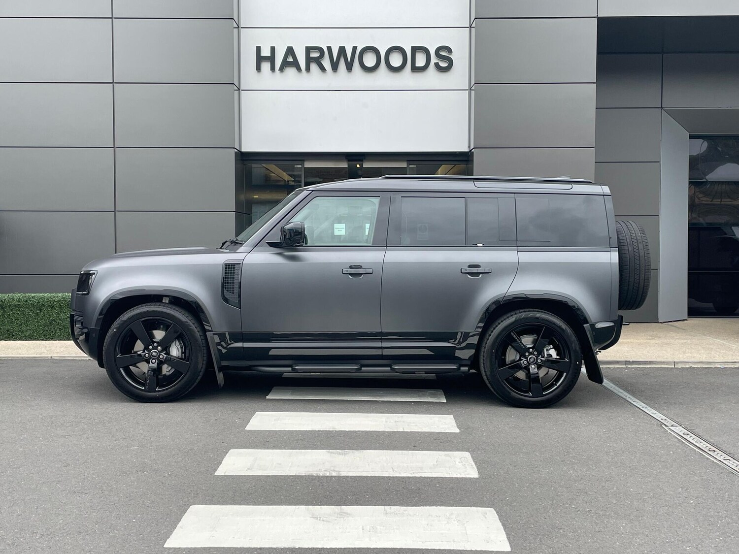 Used Land Rover Defender 2025 for sale - 76585580: Photo 11