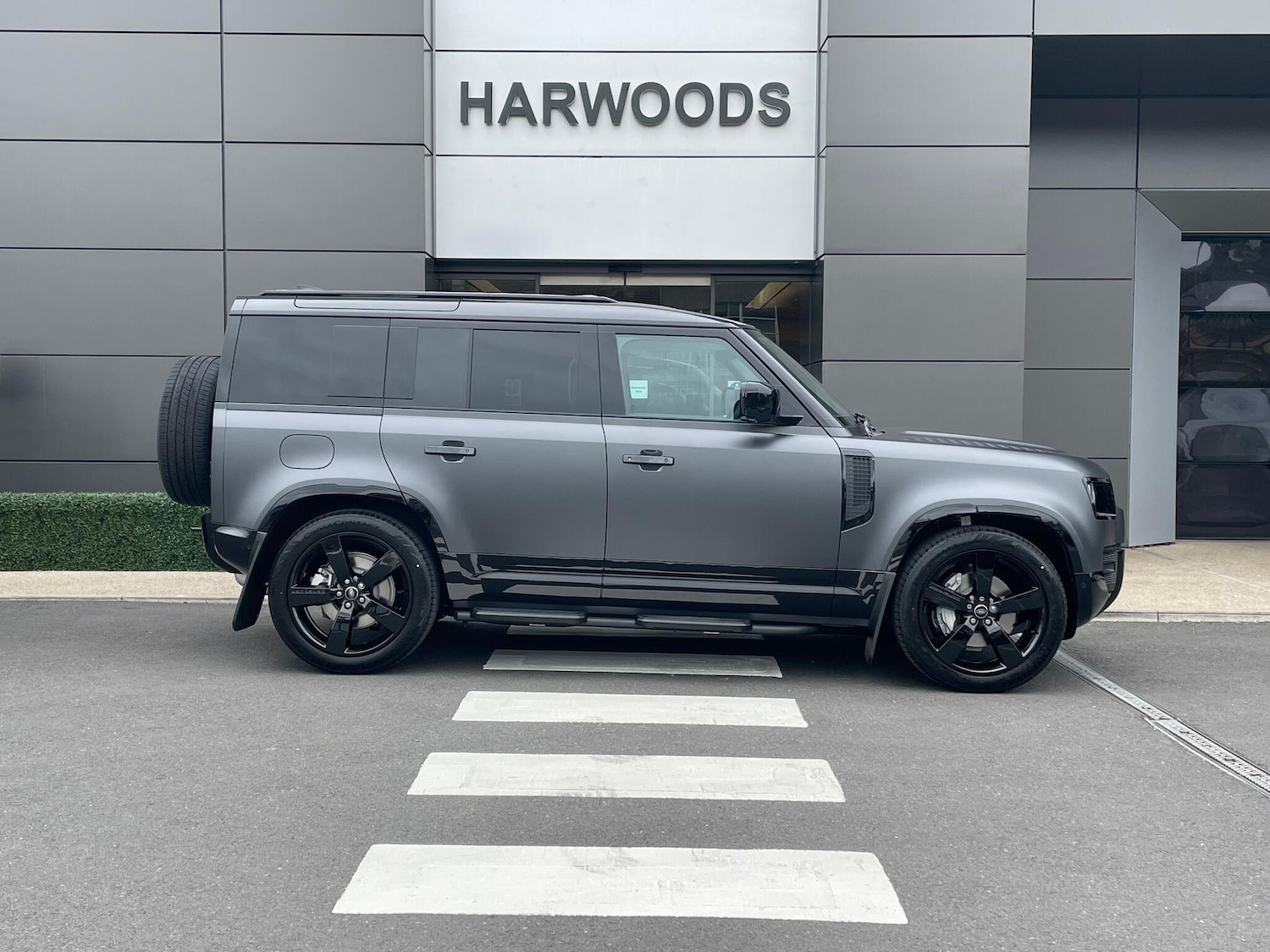 Used Land Rover Defender 2025 for sale - 76585580: Photo 2