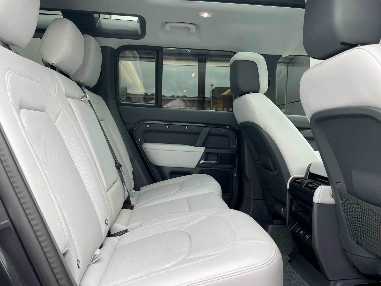 Used Land Rover Defender 2025 for sale - 76585580: Photo 22