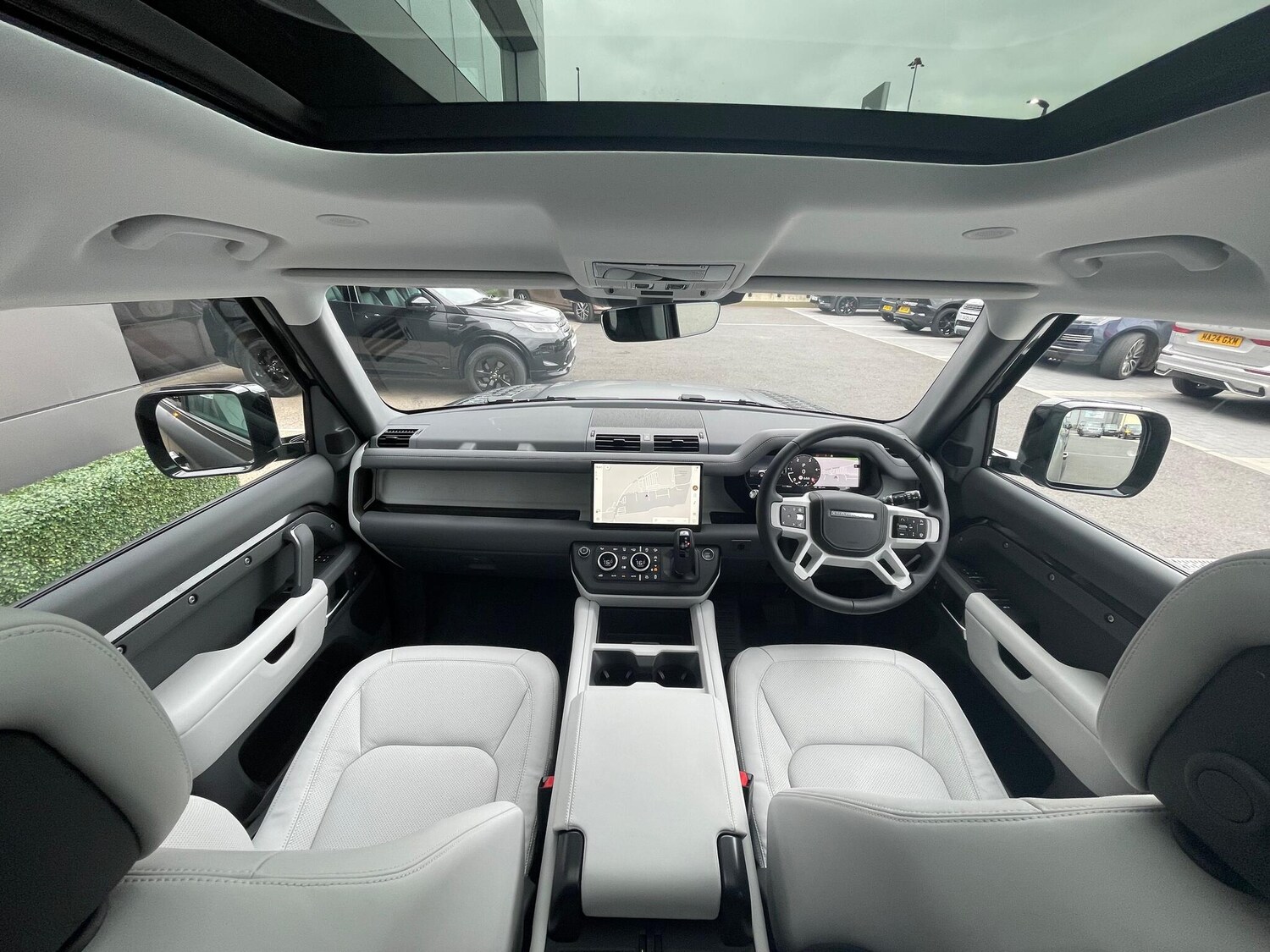 Used Land Rover Defender 2025 for sale - 76585580: Photo 3