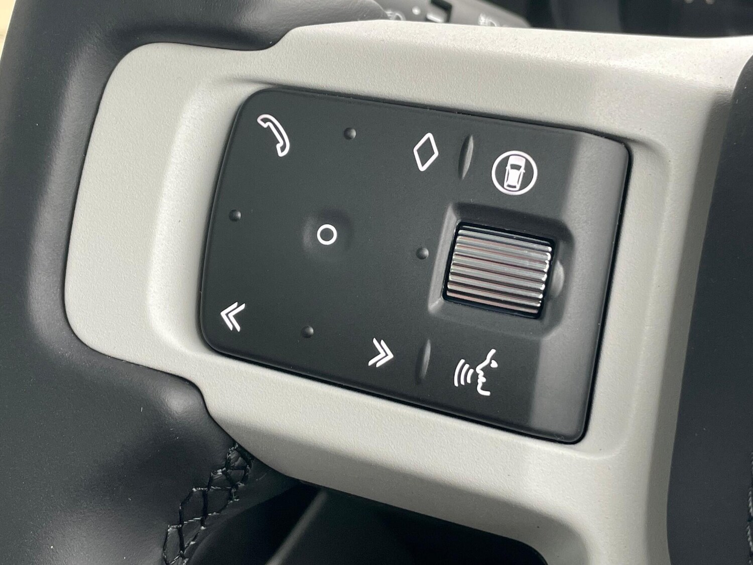 Used Land Rover Defender 2025 for sale - 76585580: Photo 30