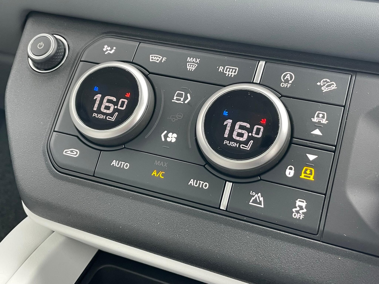 Used Land Rover Defender 2025 for sale - 76585580: Photo 41