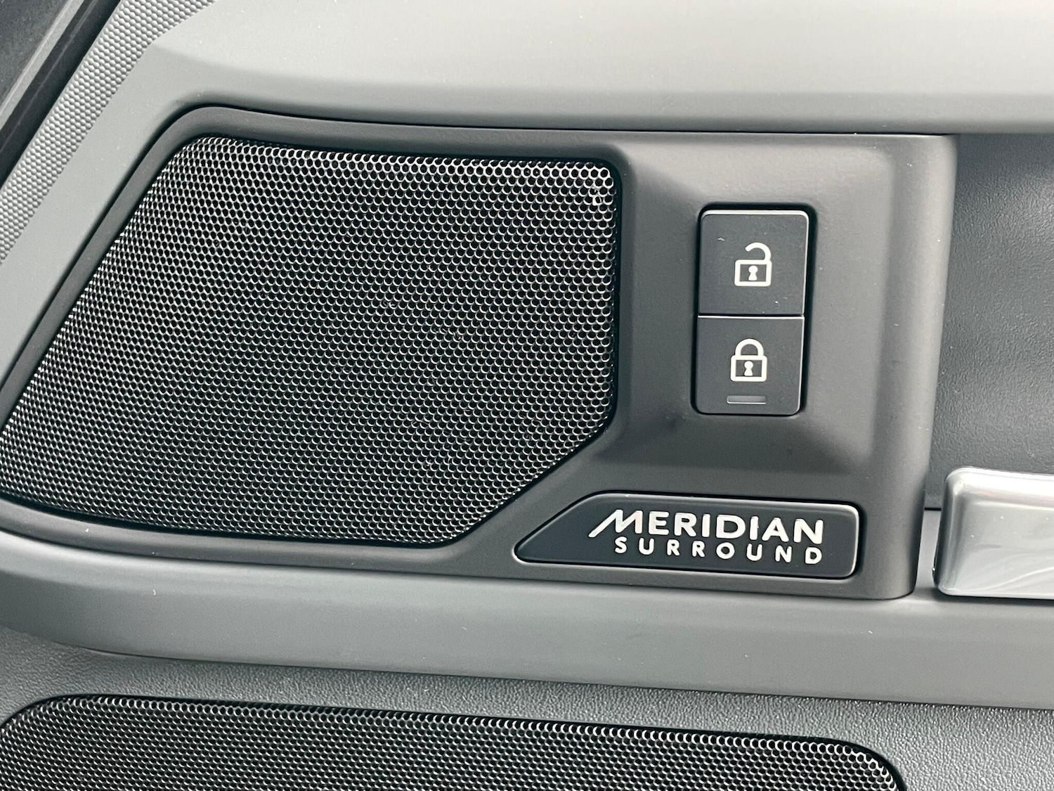 Used Land Rover Defender 2025 for sale - 76585580: Photo 53