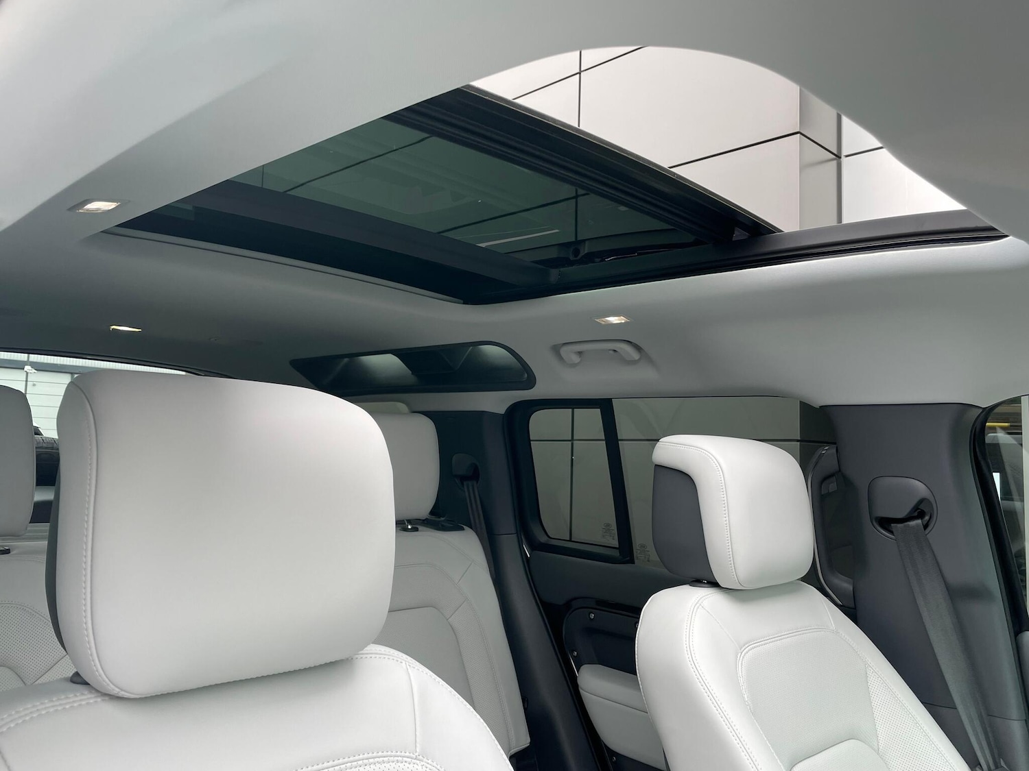 Used Land Rover Defender 2025 for sale - 76585580: Photo 7